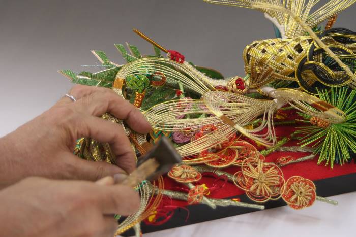 結納水引を職人が丁寧にリメイク 製作工程-2