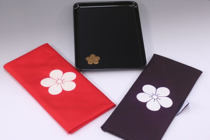 輪島塗の切手盆と袷ふくさ「赤」と「黒古代紫」